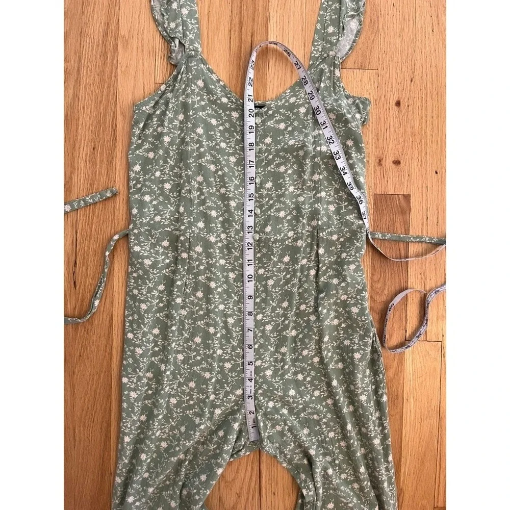 Bobeau Womens Floral Jumpsuit Sage Green White Ruffle Sleeve Wide Leg Size M